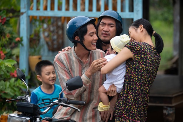 Lâm Vỹ Dạ trở thành bạn gái của Tiến Luật trong phim do Thu Trang sản xuất ảnh 6
