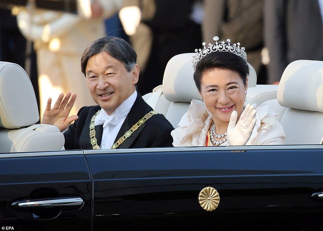 Nhật hoàng Naruhito sẽ qua đêm với nữ thần Mặt trời ảnh 1
