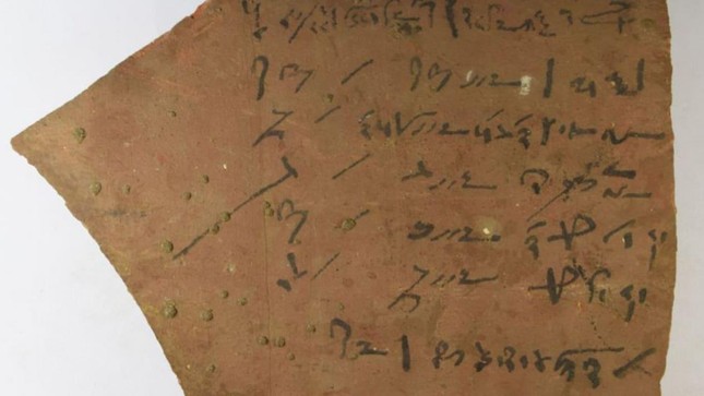 Tìm thấy những dòng viết của học sinh nghịch ngợm thời Ai Cập cổ đại - Ảnh 1.