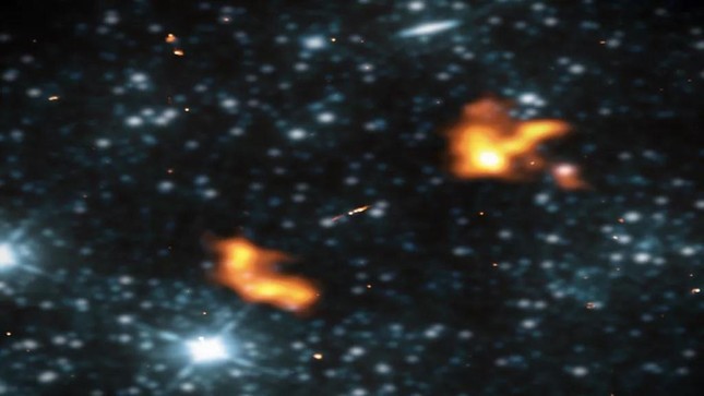 Các nhà khoa học phát hiện ra thiên hà lớn nhất từng có vách ngăn - Ảnh 1.