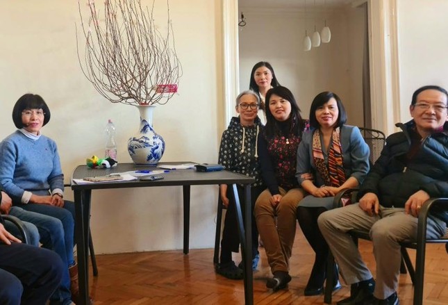 24 người Việt từ Ukraine đã đến thủ đô Budapest, Hungary ảnh 1