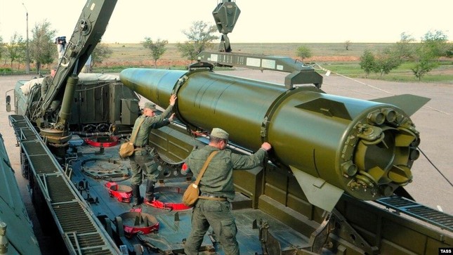 Sức mạnh khủng khiếp của tên lửa Iskander-M được Nga sử dụng ở Ukraine ảnh 1
