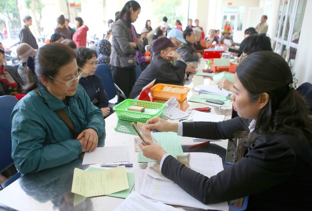 'Hưởng lương hưu có lợi hơn rút bảo hiểm một lần' ảnh 1