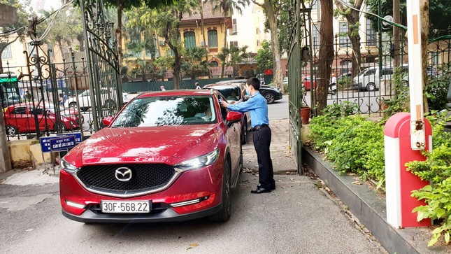 Cách ly toàn bộ người phục vụ chuyến bay có bệnh nhân thứ 17 ảnh 2