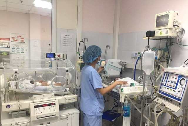 Huy động chuyên môn cao nhất chăm sóc trẻ sơ sinh chuyển về từ Bắc Ninh ảnh 1