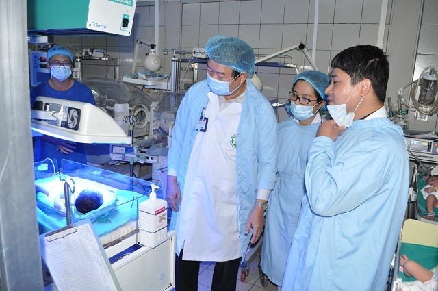 Huy động chuyên môn cao nhất chăm sóc trẻ sơ sinh chuyển về từ Bắc Ninh ảnh 2