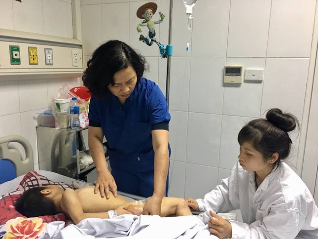 Bé trai 9 tuổi bị chó nhà cắn mất dương vật ảnh 1