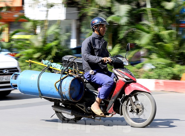 Những quả 'bom gas' di động rình rập người đi đường ảnh 1