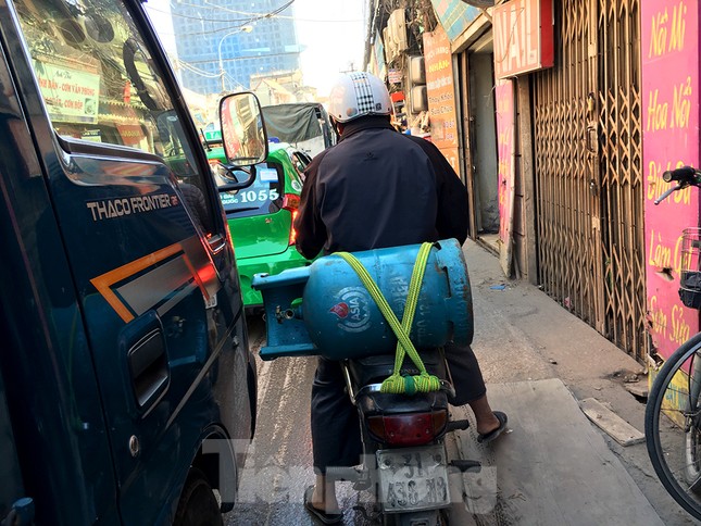 Những quả 'bom gas' di động rình rập người đi đường ảnh 5