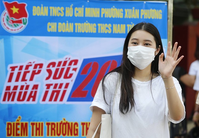 Những nữ sinh duyên dáng bịt khẩu trang vẫn vô cùng thần thái trong mùa thi 2020 ảnh 14