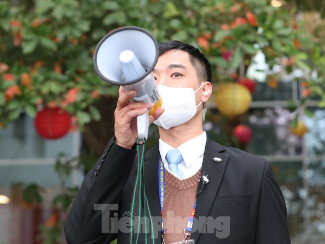 Xét nghiệm COVID-19 nhanh cho hàng nghìn cán bộ tham gia phục vụ Đại hội Đảng ảnh 1