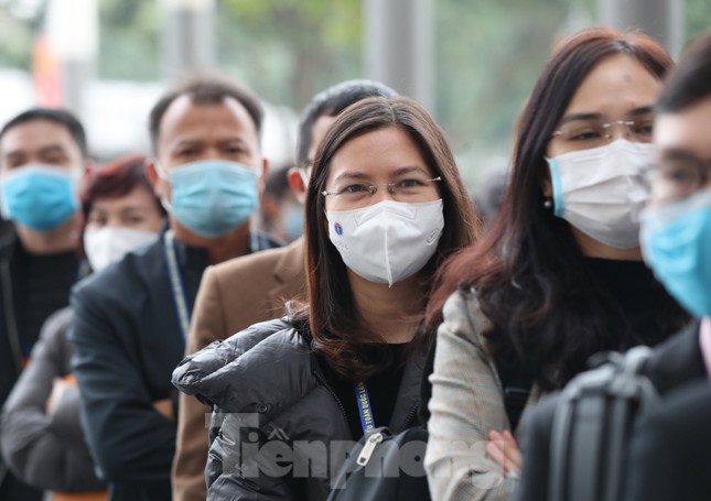 Xét nghiệm COVID-19 nhanh cho hàng nghìn cán bộ tham gia phục vụ Đại hội Đảng ảnh 9
