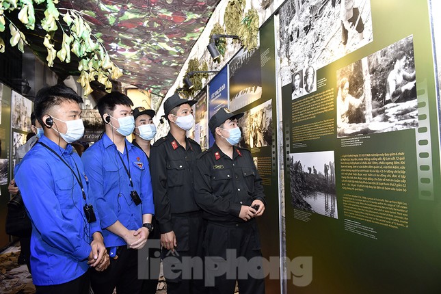 Ký ức thanh xuân một thời sôi nổi 'đẹp như hoa hồng, cứng hơn sắt thép' ảnh 4