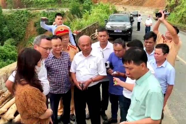 Thông tin mới nhất về vụ tai nạn thảm khốc làm 4 người chết ở Thừa Thiên - Huế ảnh 1