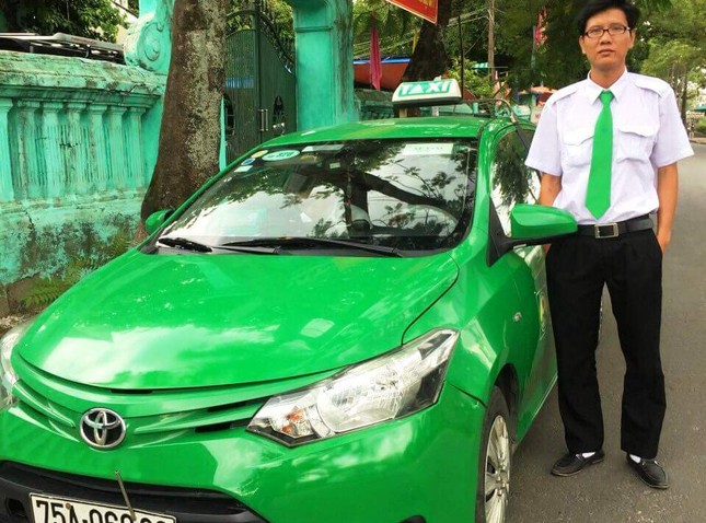 Tài xế taxi đỡ đẻ cho sản phụ ngay trên xe lúc sáng sớm ảnh 1
