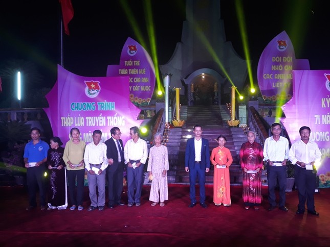 TT-Huế: Đêm bừng cháy lửa tri ân nghĩa tình ảnh 6