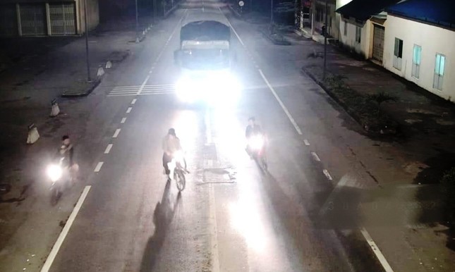 Lộ diện danh tính nhóm thanh niên chém xe tải trong hầm Phước Tượng ảnh 2