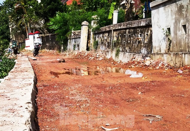 Cận cảnh bờ kè tiền tỷ 'tự hỏng', vỡ toang hoác tả tơi chỉ sau 3 tháng xây dựng ảnh 5