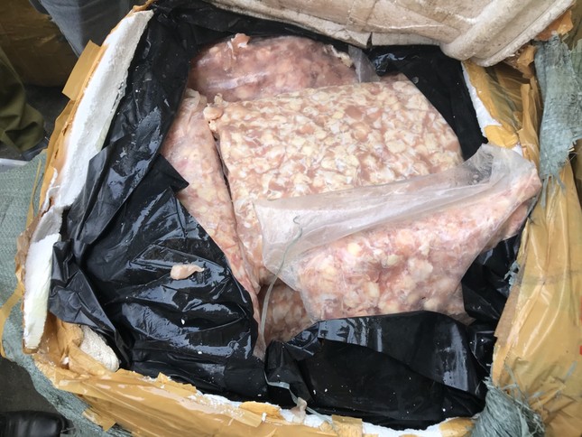 CSGT truy đuổi ô tô biển Lào chở hàng lậu tháo chạy như phim hành động ảnh 1