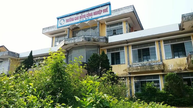 Vì sao cơ ngơi Trường CĐ Công nghiệp Huế ‘mắc cạn’ giữa rác? ảnh 17