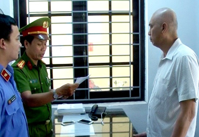 Bắt tạm giam ông chủ ‘Bố Già’ đánh vỡ hàm nhân viên cây xanh ảnh 1