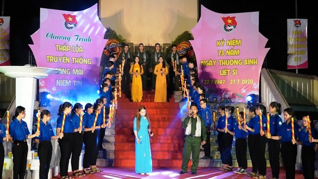 Đêm ấm lửa tri ân các anh hùng liệt sĩ của tuổi trẻ Thừa Thiên Huế ảnh 1