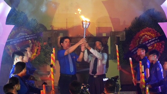 Đêm ấm lửa tri ân các anh hùng liệt sĩ của tuổi trẻ Thừa Thiên Huế ảnh 2