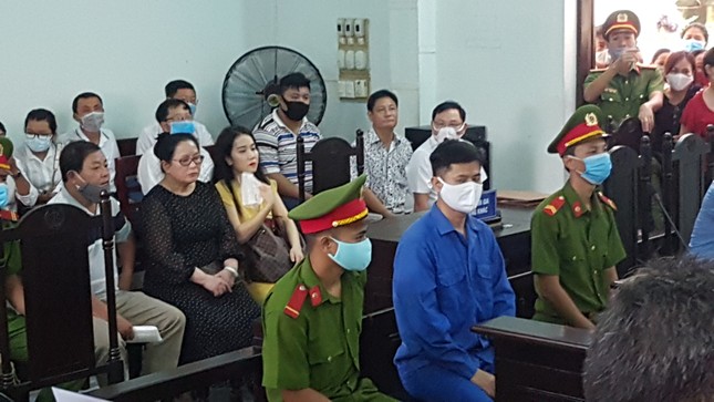 Vắng nhiều nhân chứng, hoãn xử vụ bác sĩ hiếp dâm nữ điều dưỡng tại Huế ảnh 1