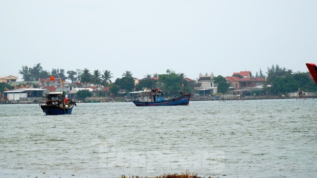 Tàu thuyền ở Huế đã về bờ trú bão an toàn trước 14h chiều nay ảnh 3
