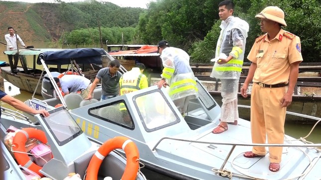 Công binh và công an tìm cách tiếp cận Rào Trăng tìm người mất tích ảnh 4