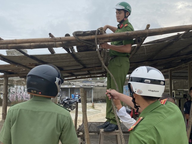 Huế thành lập lực lượng phản ứng nhanh ứng phó bão số 9 ảnh 20