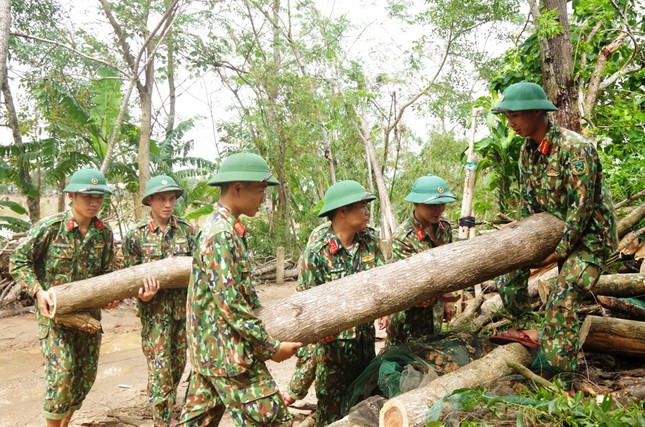 Quân đội, công an huy động 100% quân số ứng phó bão số 9 ảnh 1