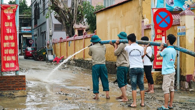 TT-Huế: Huy động tổng lực đoàn viên ra quân xử lý môi trường, giúp dân sau bão lũ ảnh 8