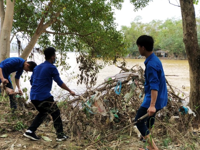 TT-Huế: Huy động tổng lực đoàn viên ra quân xử lý môi trường, giúp dân sau bão lũ ảnh 18