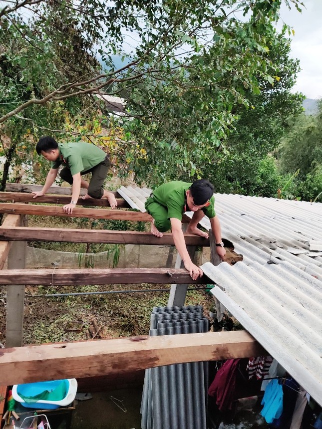 TT-Huế: Huy động tổng lực đoàn viên ra quân xử lý môi trường, giúp dân sau bão lũ ảnh 1