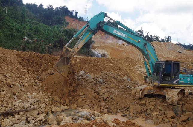 Cận cảnh ‘công trường đặc biệt’ tại Rào Trăng 3 - nơi phát hiện thi thể vùi dưới sông suối ảnh 10