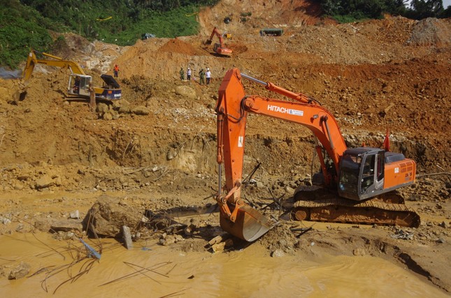 Mới nhất từ hiện trường tìm kiếm người mất tích tại Rào Trăng 3 ảnh 5