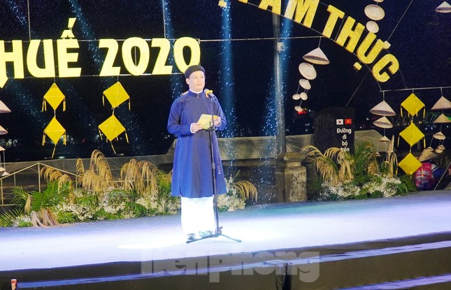 Mãn nhãn ‘đại tiệc’ áo dài lớn nhất từ trước tới nay bên dòng sông Hương thơ mộng ảnh 4