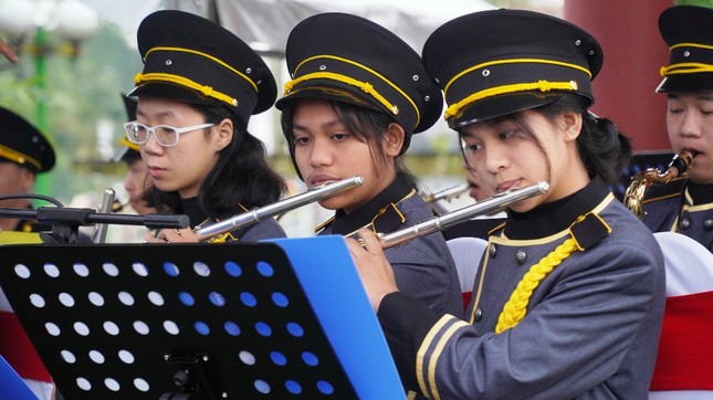 Huế: Lần đầu tiên, 40 nghệ sĩ ‘kèn Tây’ diễn Nhã nhạc Cung đình mừng năm mới ảnh 2