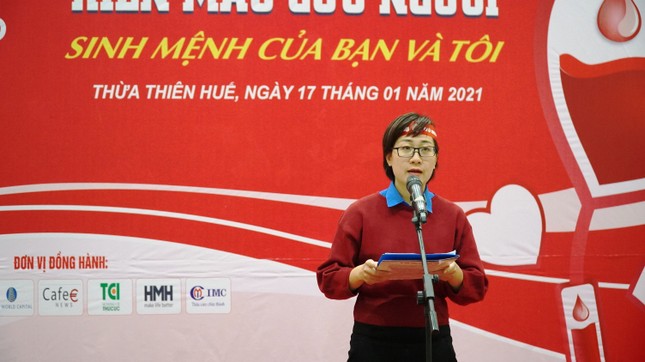 Tưng bừng Chủ Nhật Đỏ giữa mưa lạnh xứ Huế ảnh 4