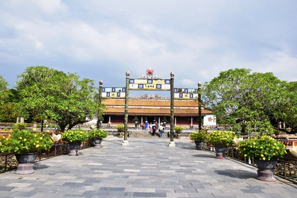 Trùng tu nguyên trạng ngôi điện ‘đặc biệt’ nhất xứ Huế ảnh 2