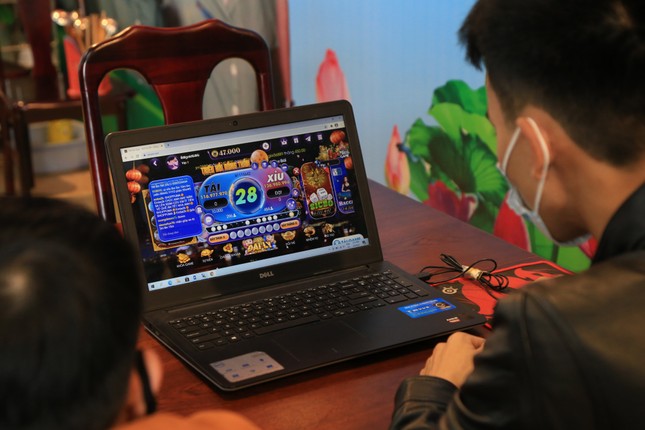Phá đường dây đánh bạc lớn qua mạng internet, bắt 13 đối tượng ảnh 3