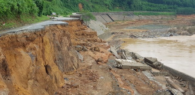CẬP NHẬT: Tìm thấy 5 thi thể vụ lở núi khiến 11 người bị vùi lấp ở Phước Sơn ảnh 1