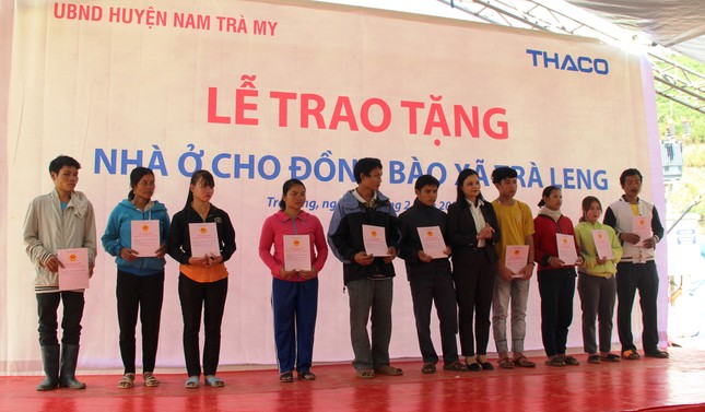 Người dân Trà Leng xúc động nhận nhà mới trước Tết ảnh 1