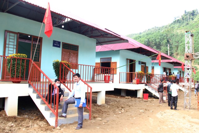 Người dân Trà Leng xúc động nhận nhà mới trước Tết ảnh 2
