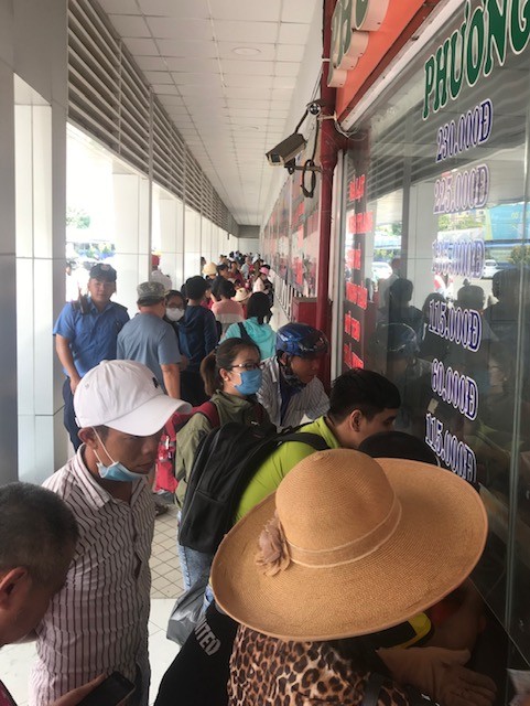 Ùn ùn về nghỉ lễ, cửa ngõ Hà Nội và TPHCM kẹt cứng ảnh 27
