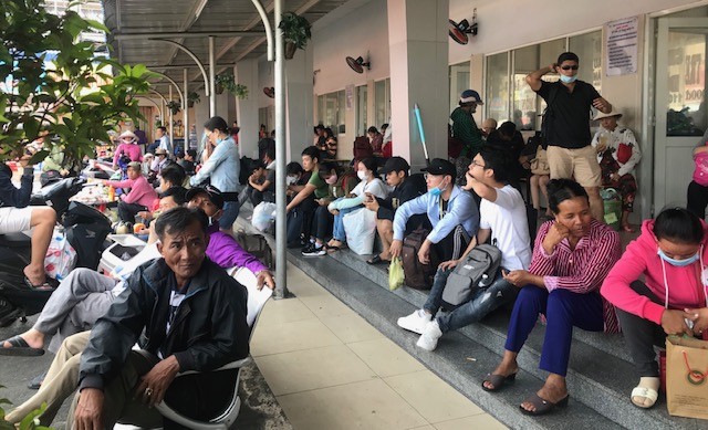 Ùn ùn về nghỉ lễ, cửa ngõ Hà Nội và TPHCM kẹt cứng ảnh 29