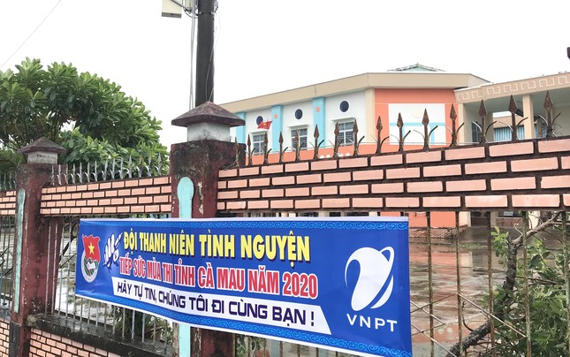 Gần 900.000 sỹ tử khẩu trang kín bưng làm thủ tục thi tốt nghiệp THPT ảnh 71