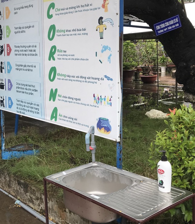 Gần 900.000 sỹ tử khẩu trang kín bưng làm thủ tục thi tốt nghiệp THPT ảnh 70