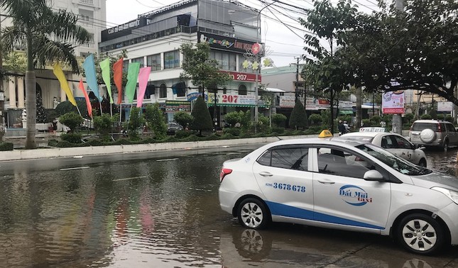 Mưa lớn kéo dài, nhiều khu vực ở Cà Mau ngập nặng ảnh 3